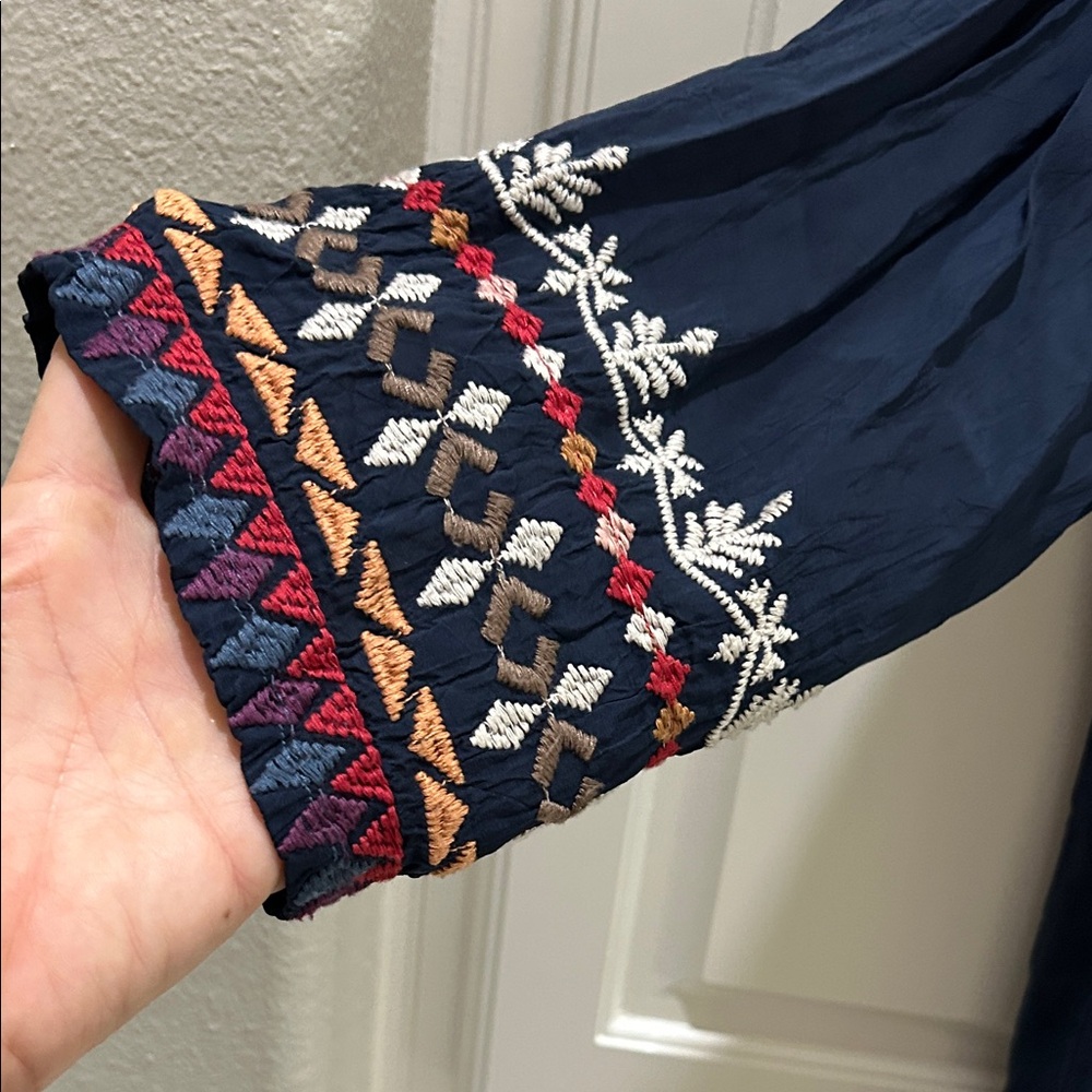 Johnny Was Shaylee Embroidered Blouse Navy Floral Tunic Top Large - Picture 5 of 8